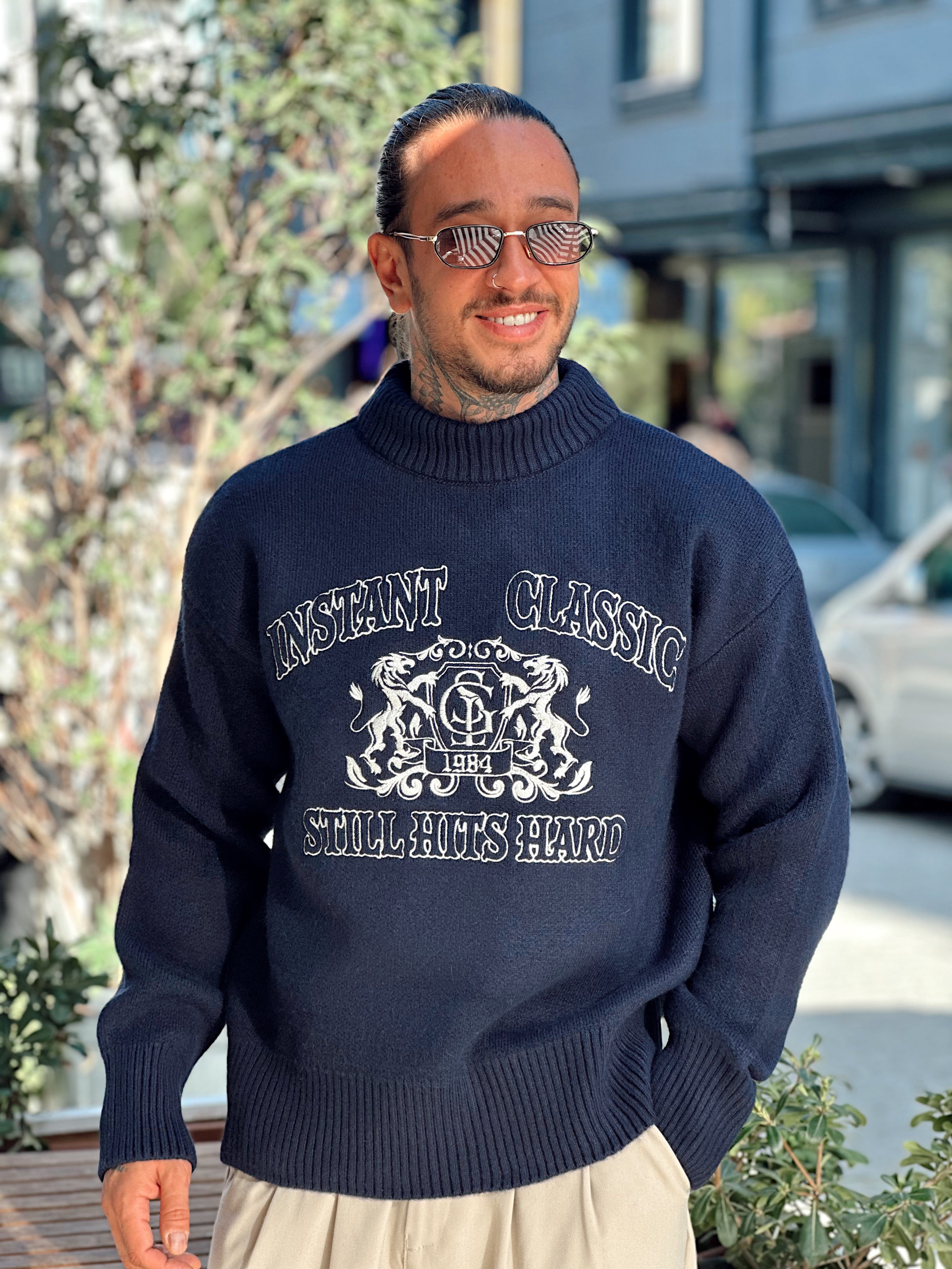 MS4007 - Yarım Balıkçı Önü Nakışlı Yazılı Sweatshirt laci