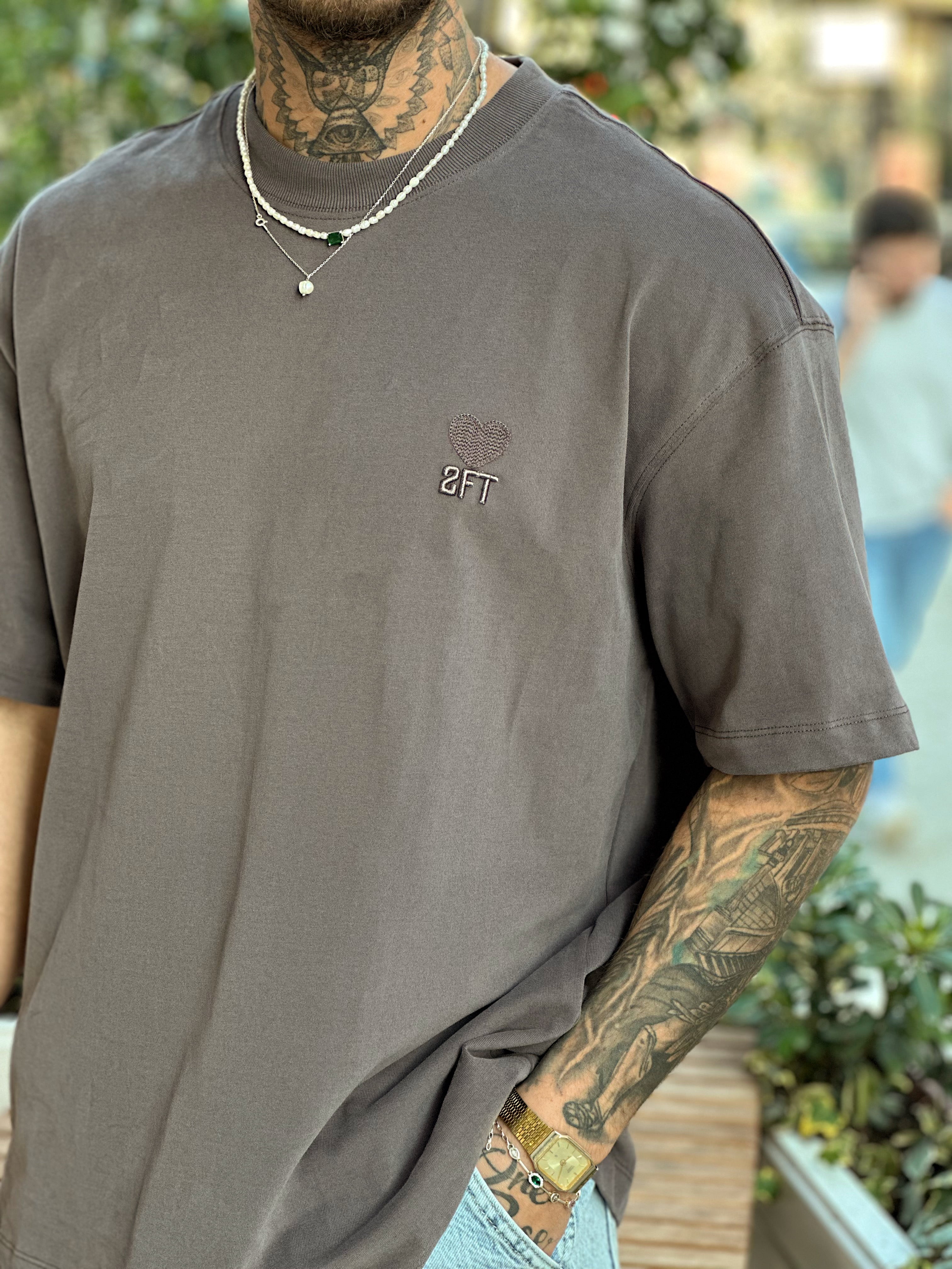 MT2730 -Oversize Fırçalı Kumaş Göğüs Kabartma T-Shirt kahve