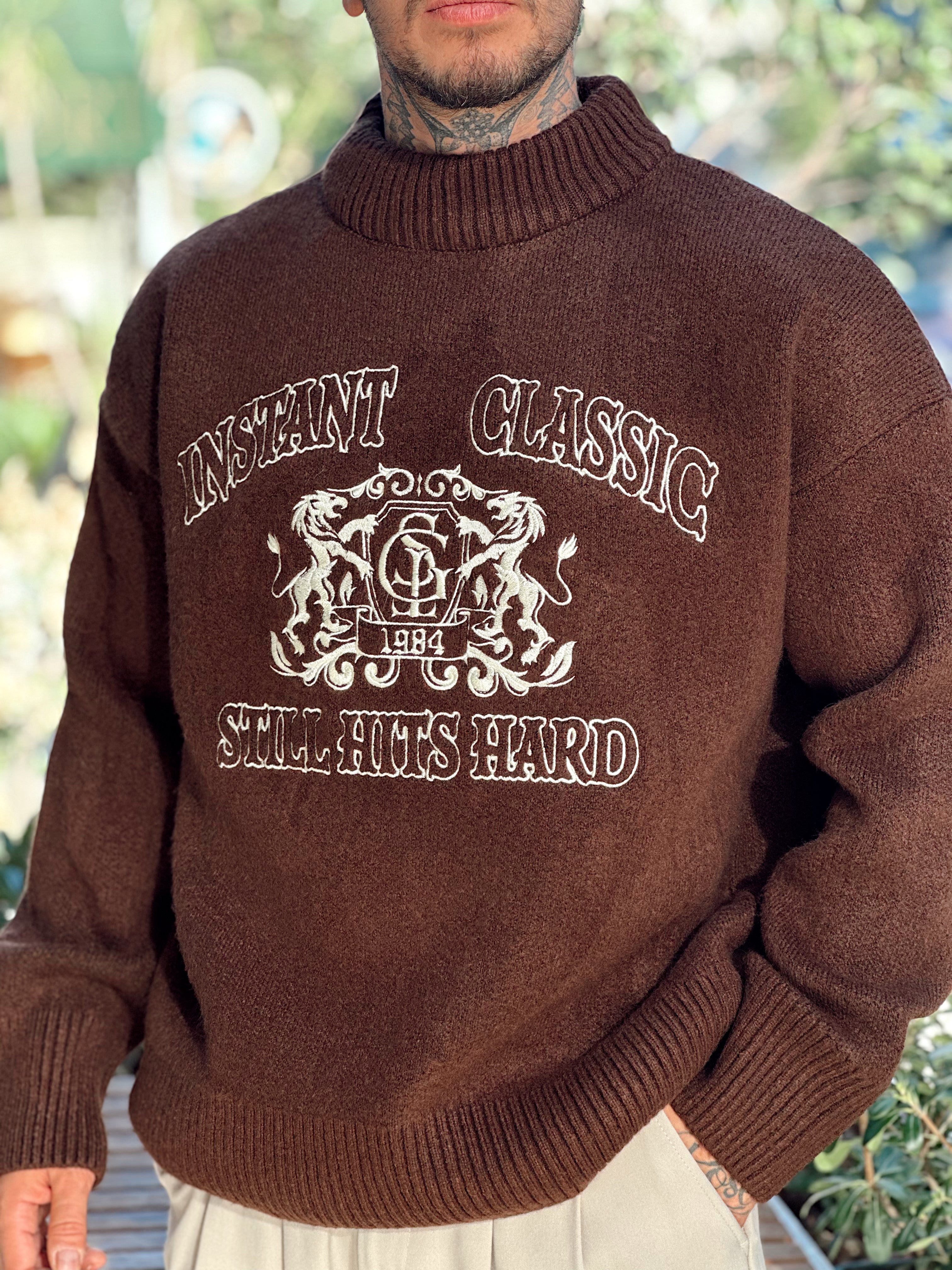 MS4007 - Yarım Balıkçı Önü Nakışlı Yazılı Sweatshirt kahve