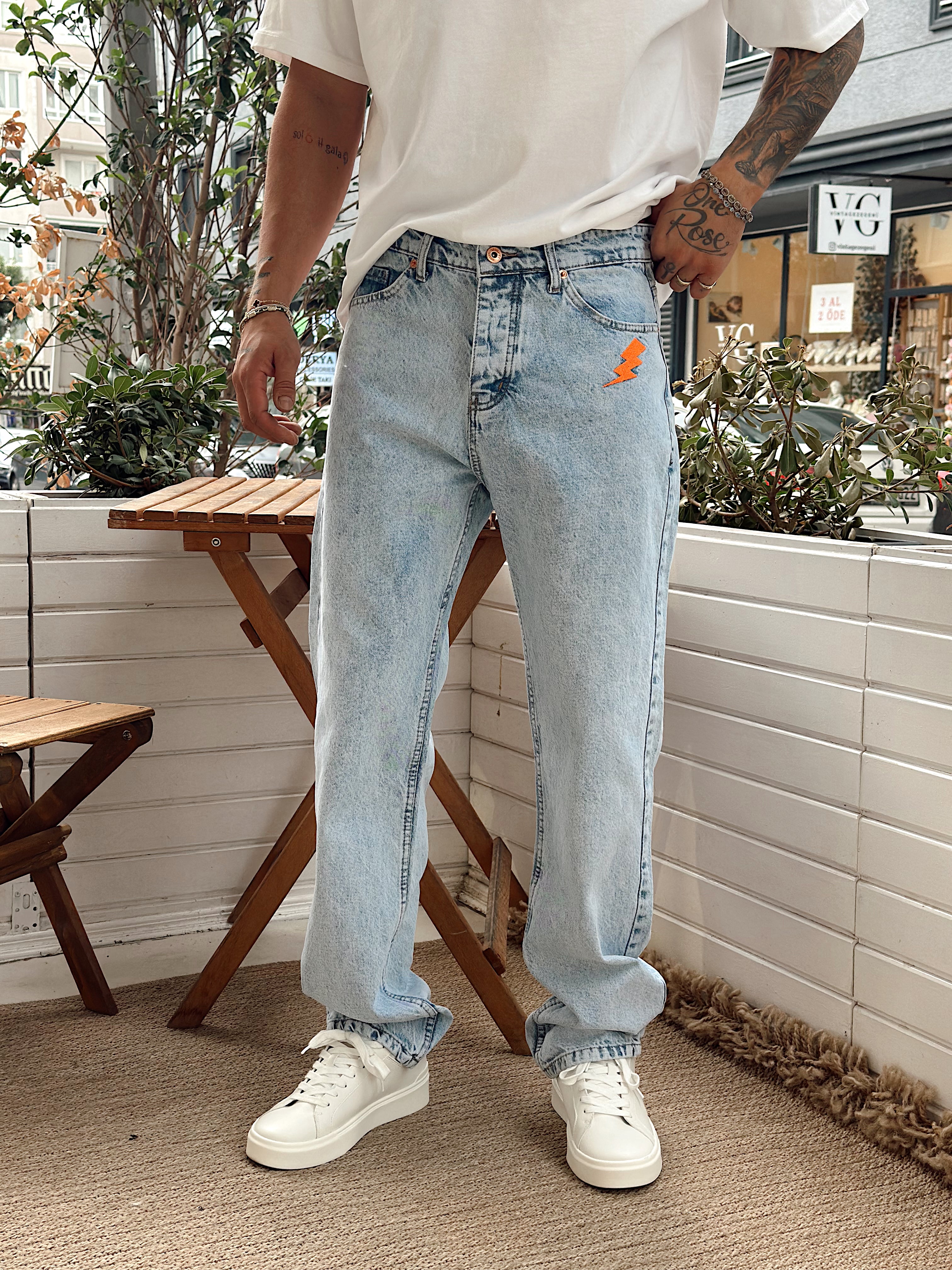 MP4097 - Şimşek Nakış Detaylı Regular Kot Pantolon buz