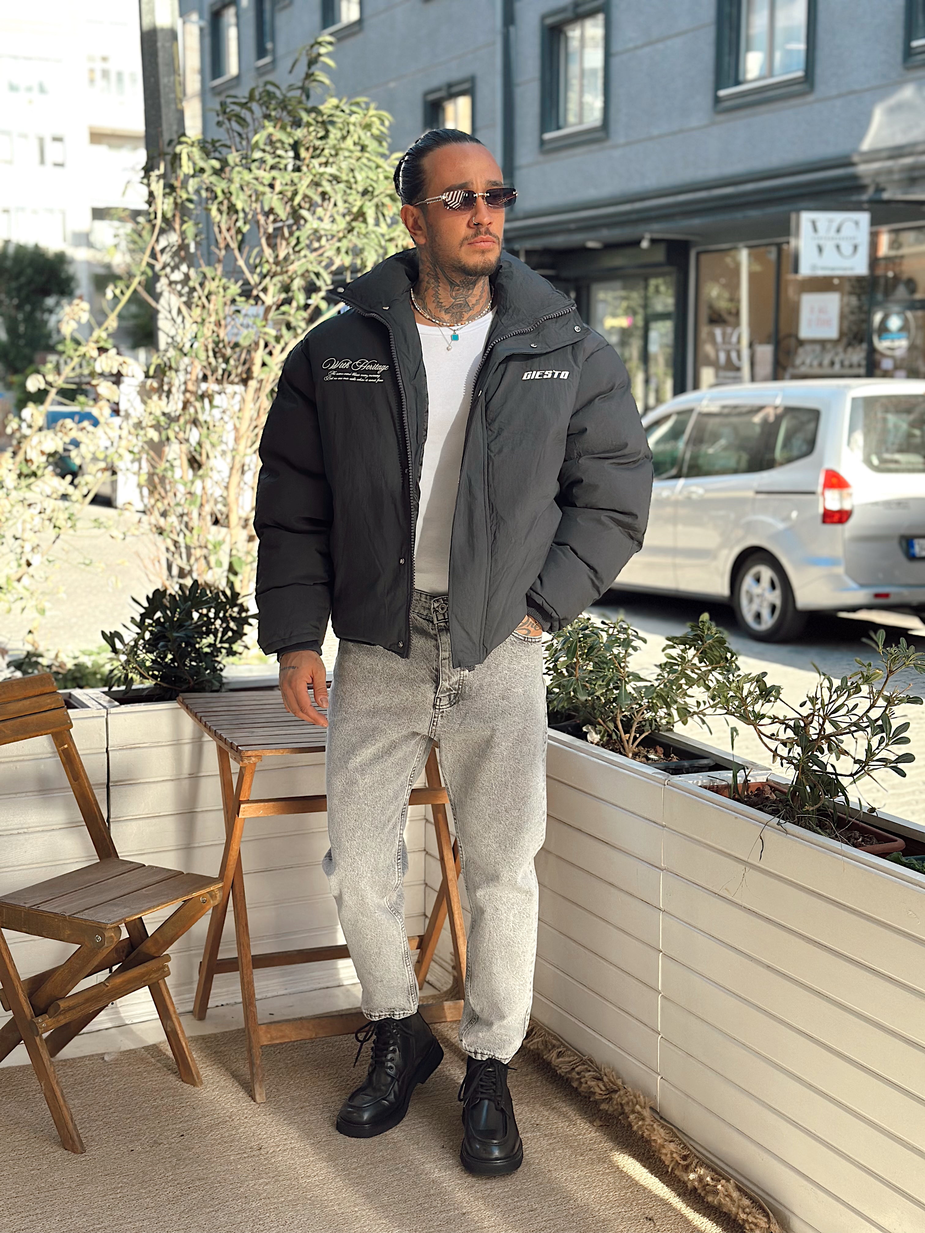 MM4021 - Oversize Göğüs Ve Sırt Nakışlı Şişme Mont Siyah