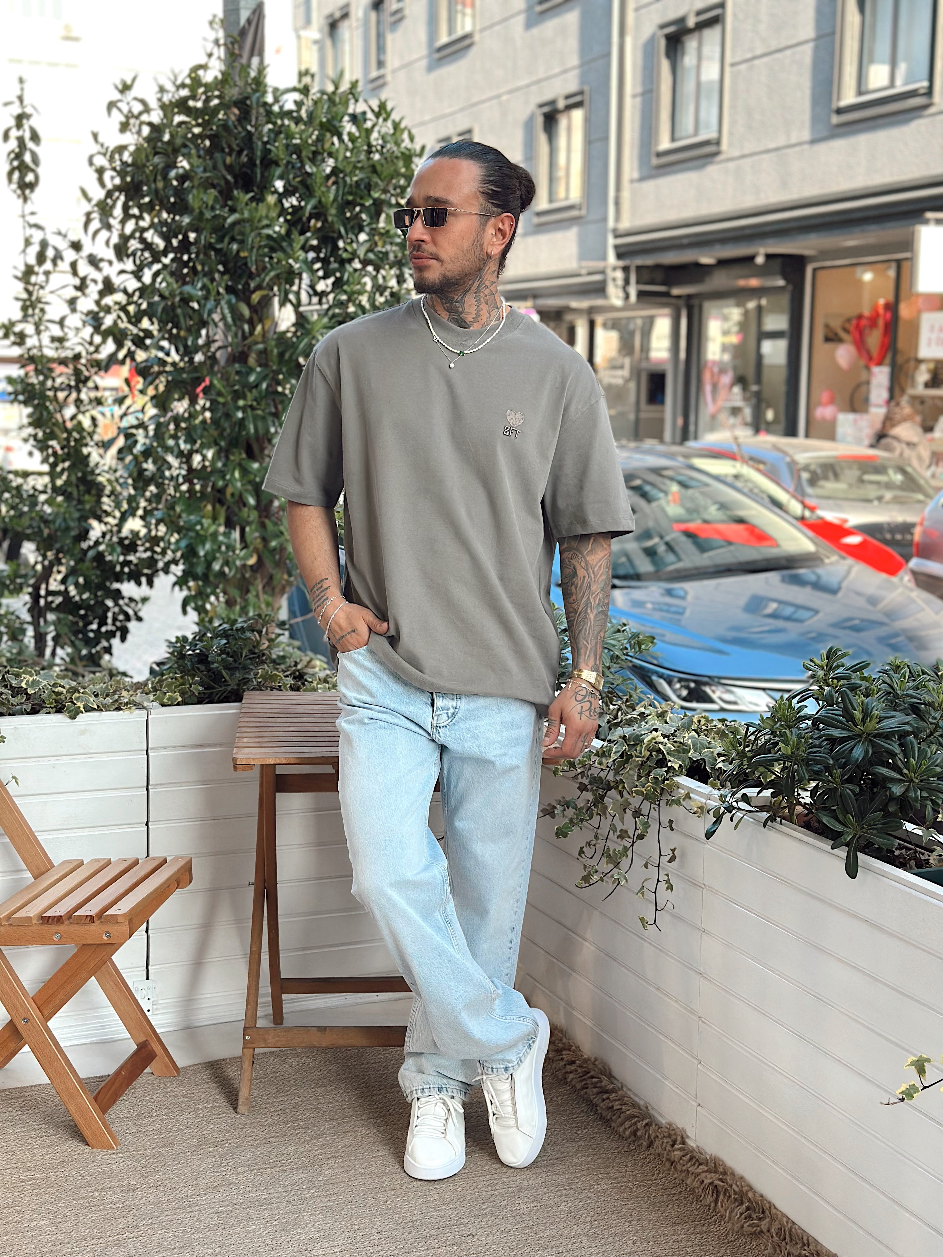 MT2729 -Oversize Fırçalı Kumaş Göğüs Kabartma T-Shirt haki