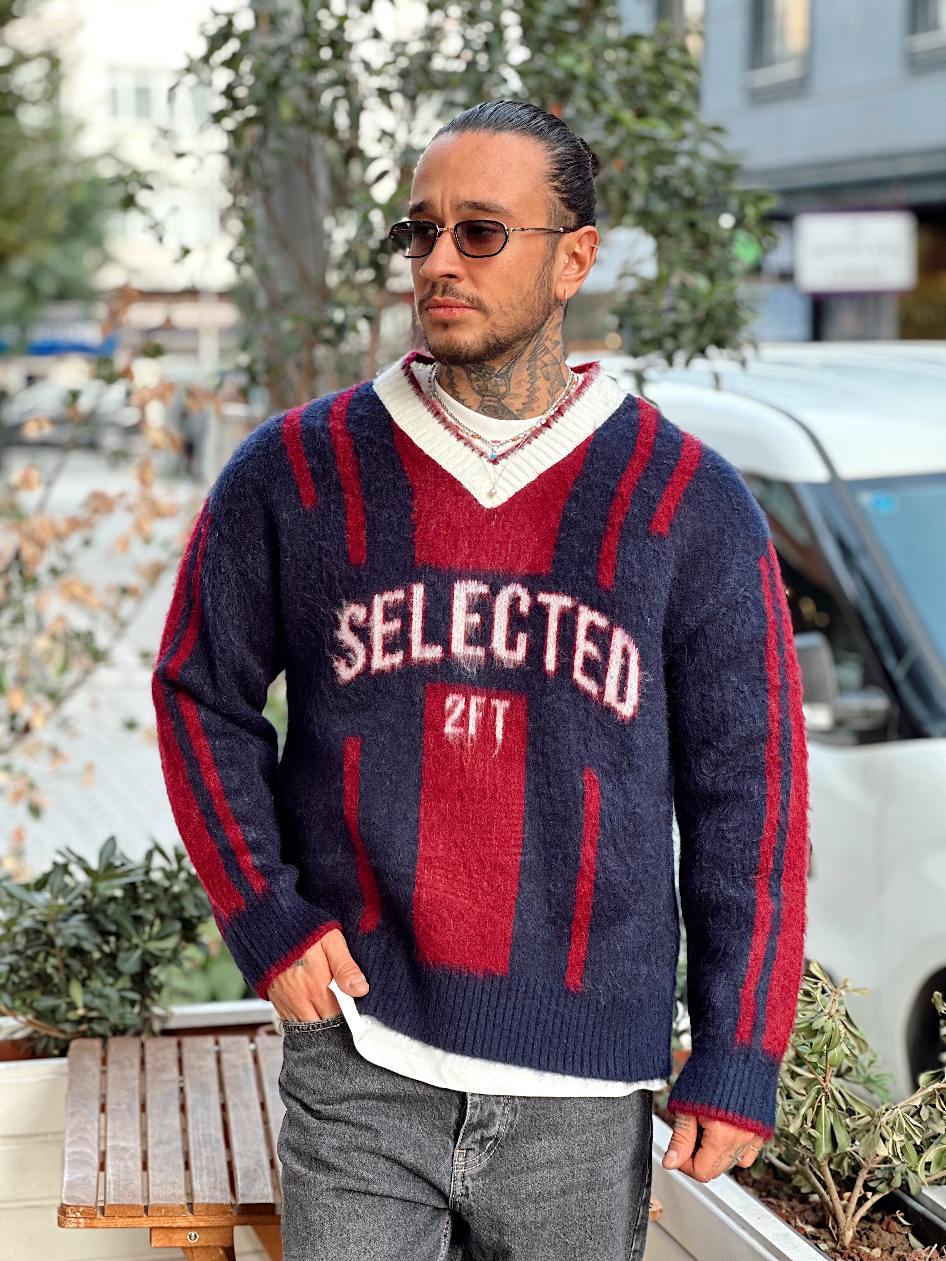 MS4094 - V Yaka Önü Yazılı Oversize Kazak bordo