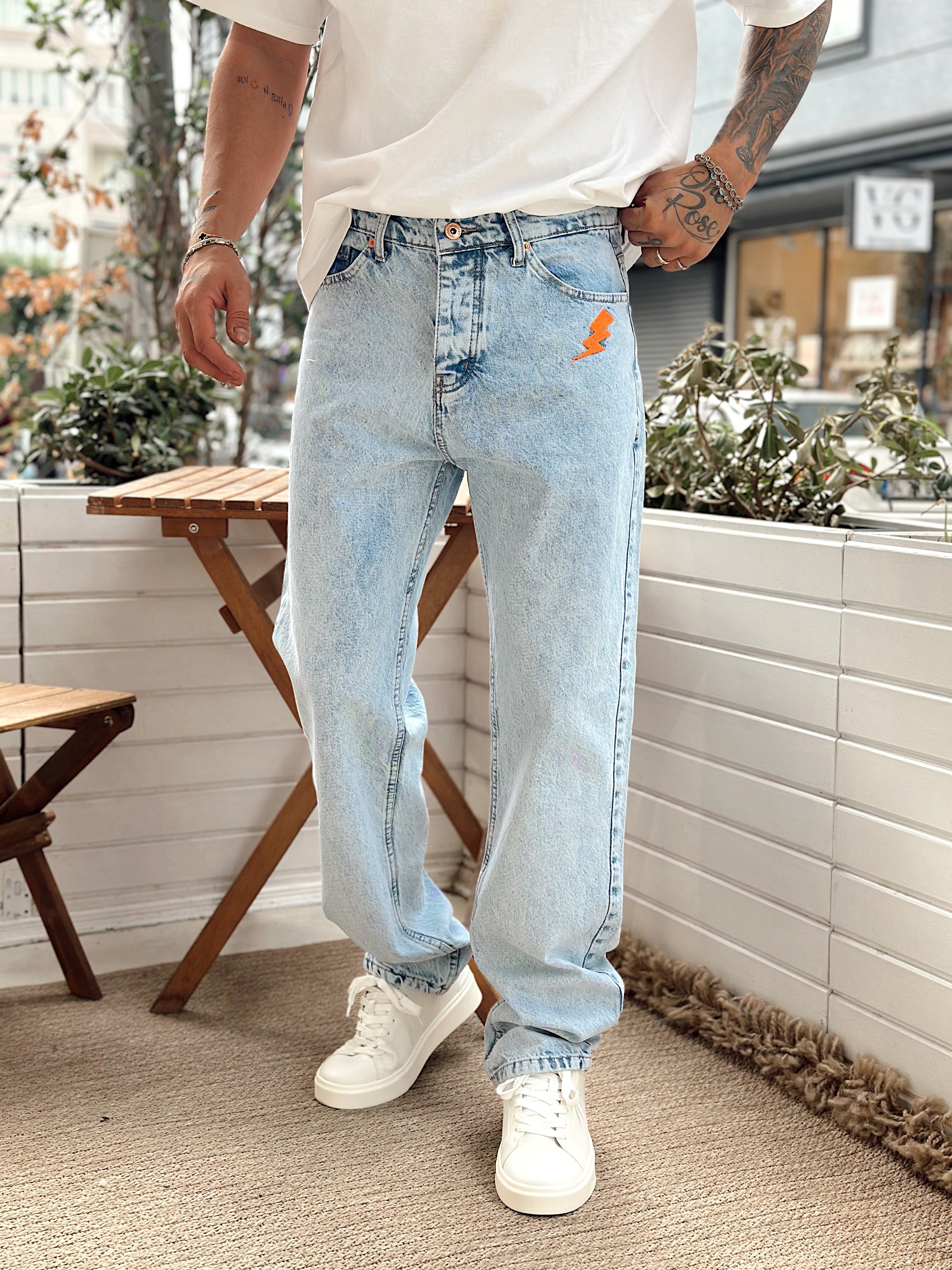 MP4097 - Şimşek Nakış Detaylı Regular Kot Pantolon buz