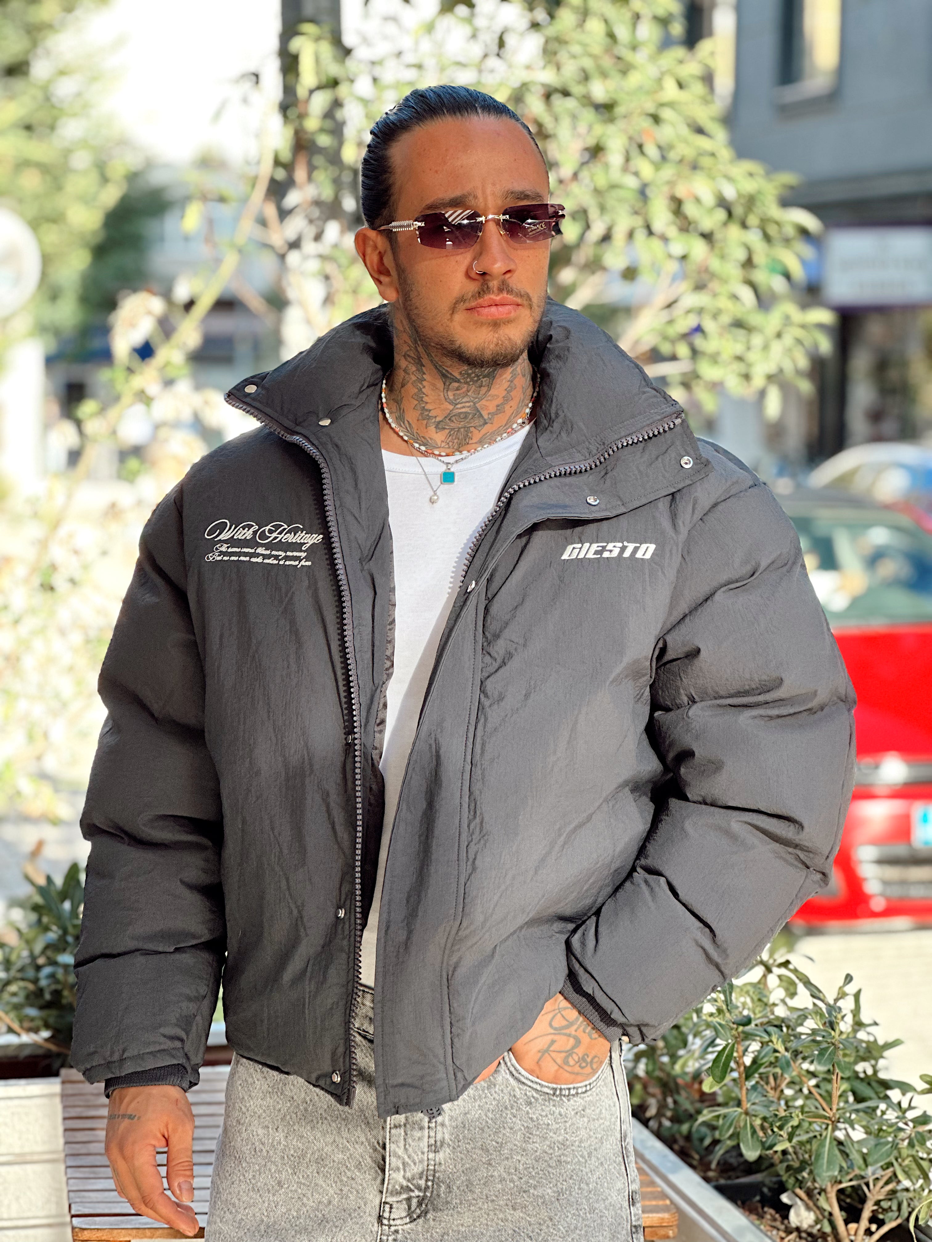 MM4021 - Oversize Göğüs Ve Sırt Nakışlı Şişme Mont Siyah