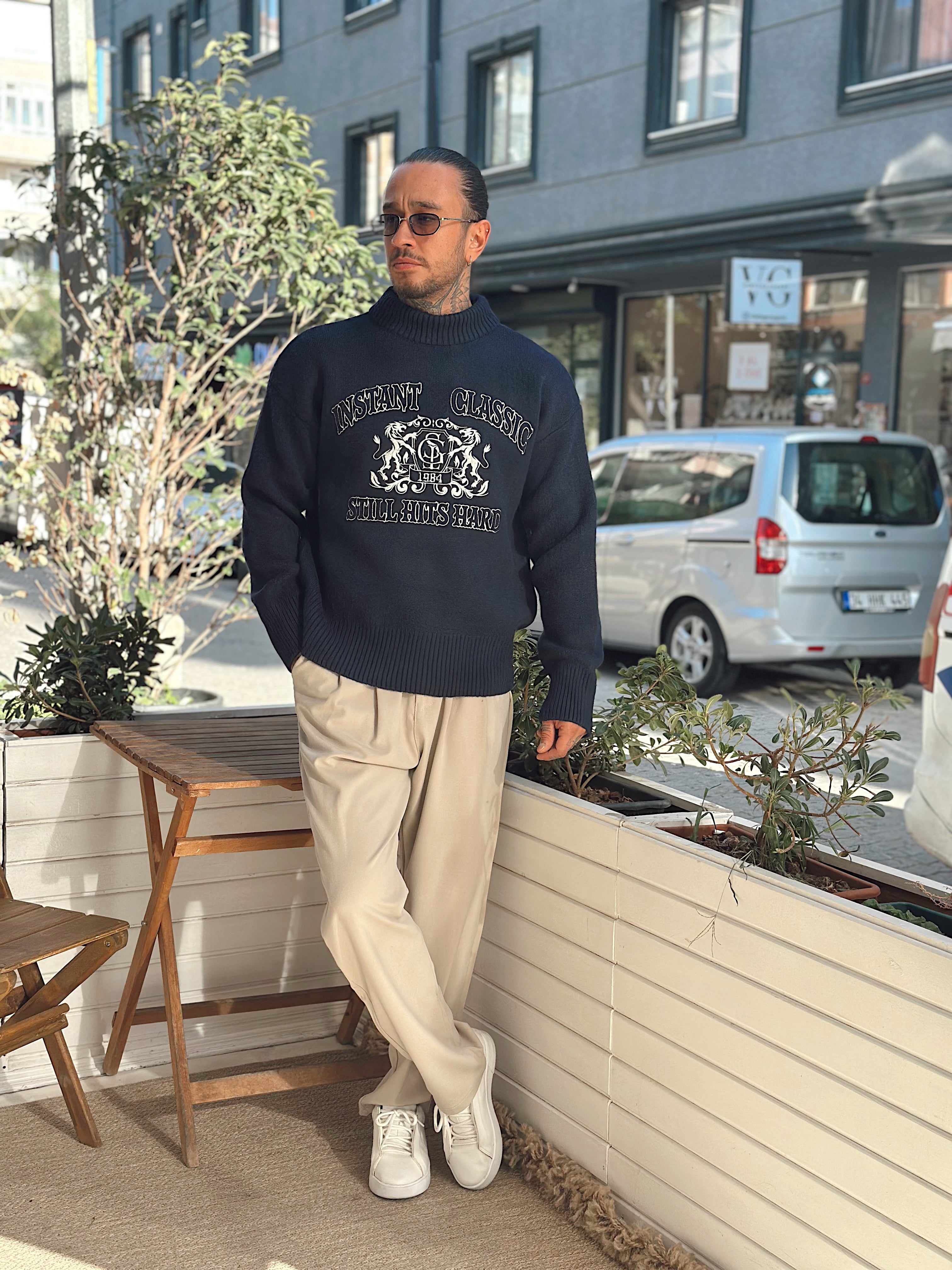 MS4007 - Yarım Balıkçı Önü Nakışlı Yazılı Sweatshirt laci