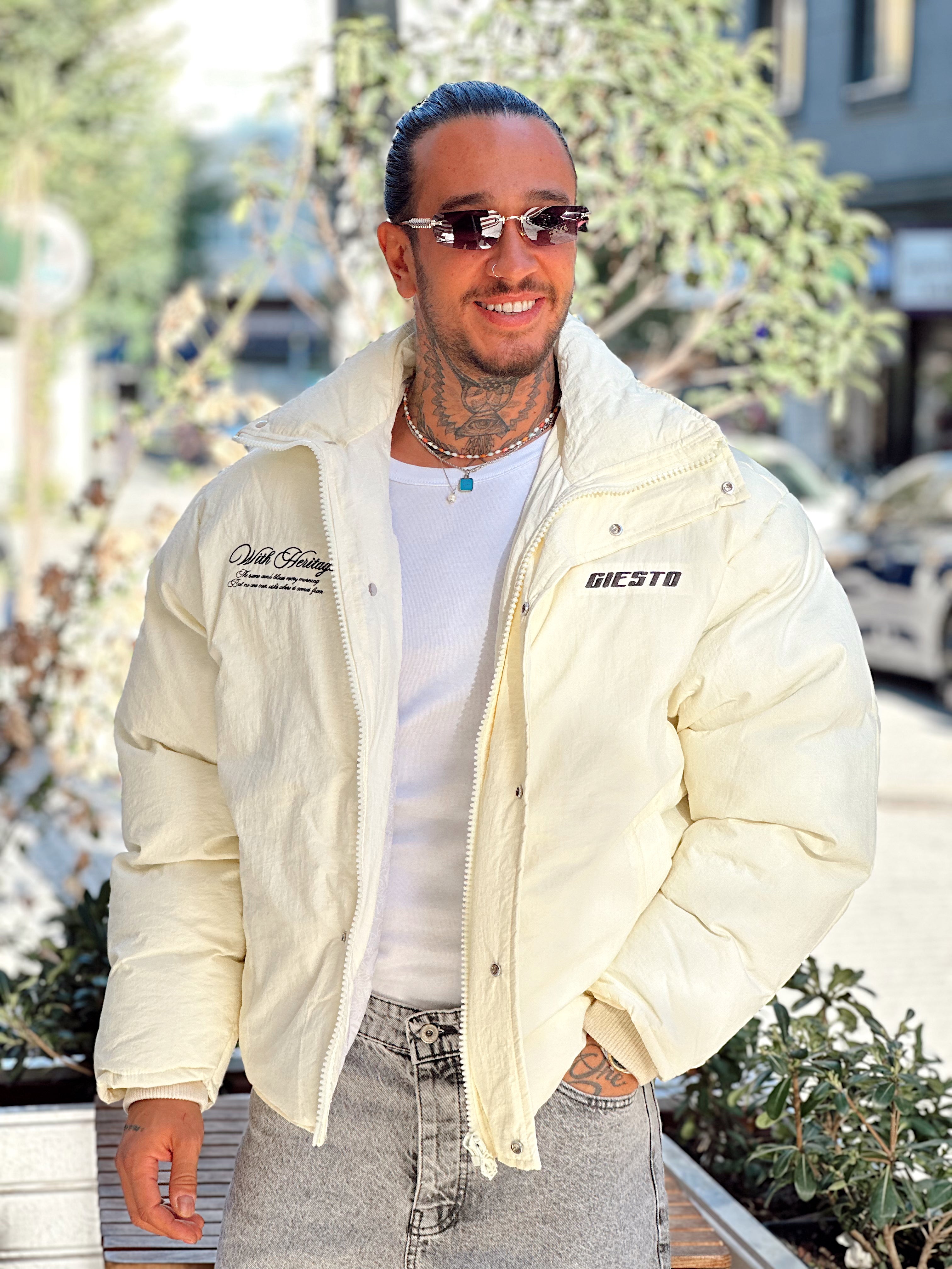 MM4021 - Oversize Göğüs Ve Sırt Nakışlı Şişme Mont Ekru