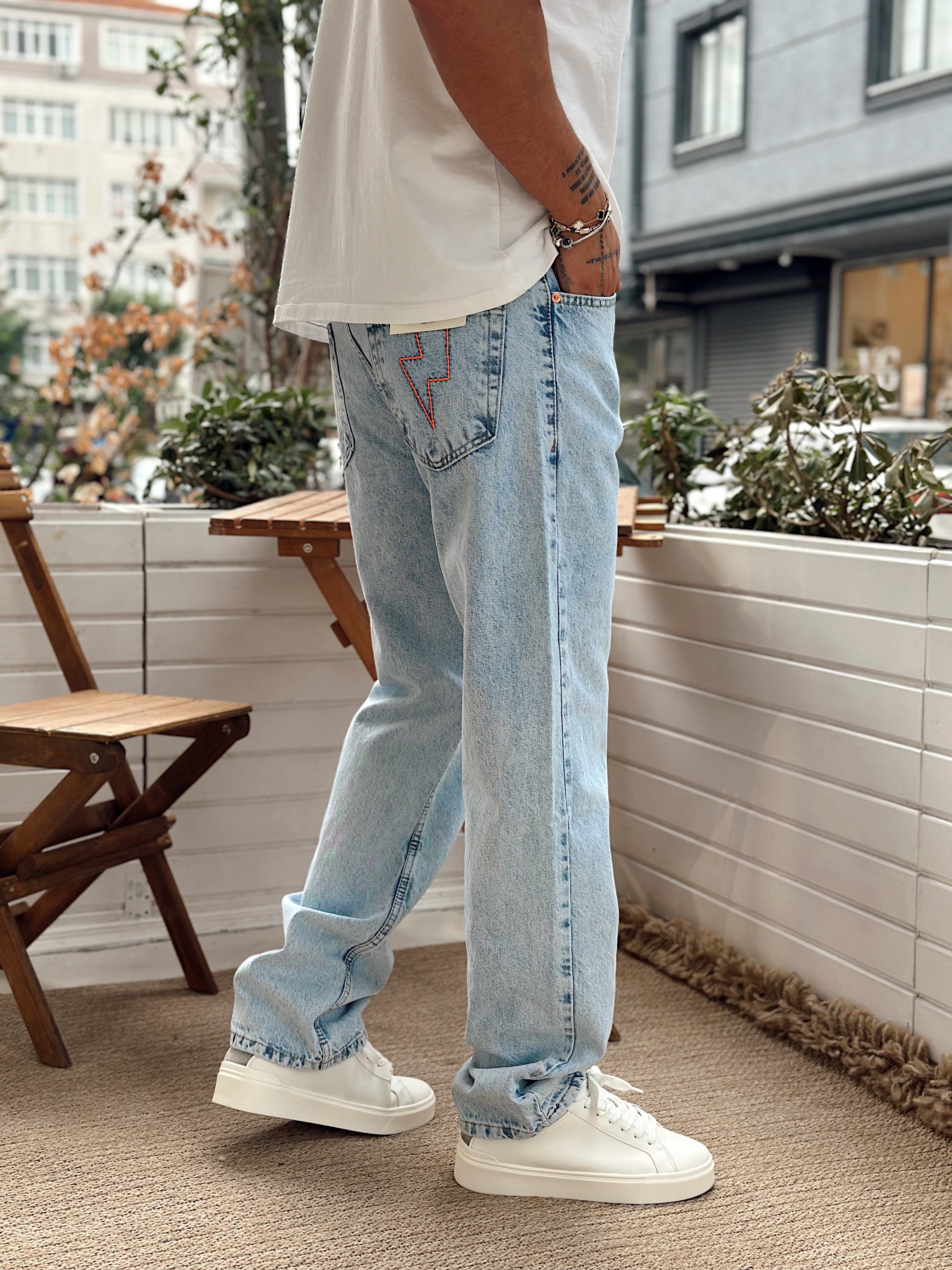 MP4097 - Şimşek Nakış Detaylı Regular Kot Pantolon buz