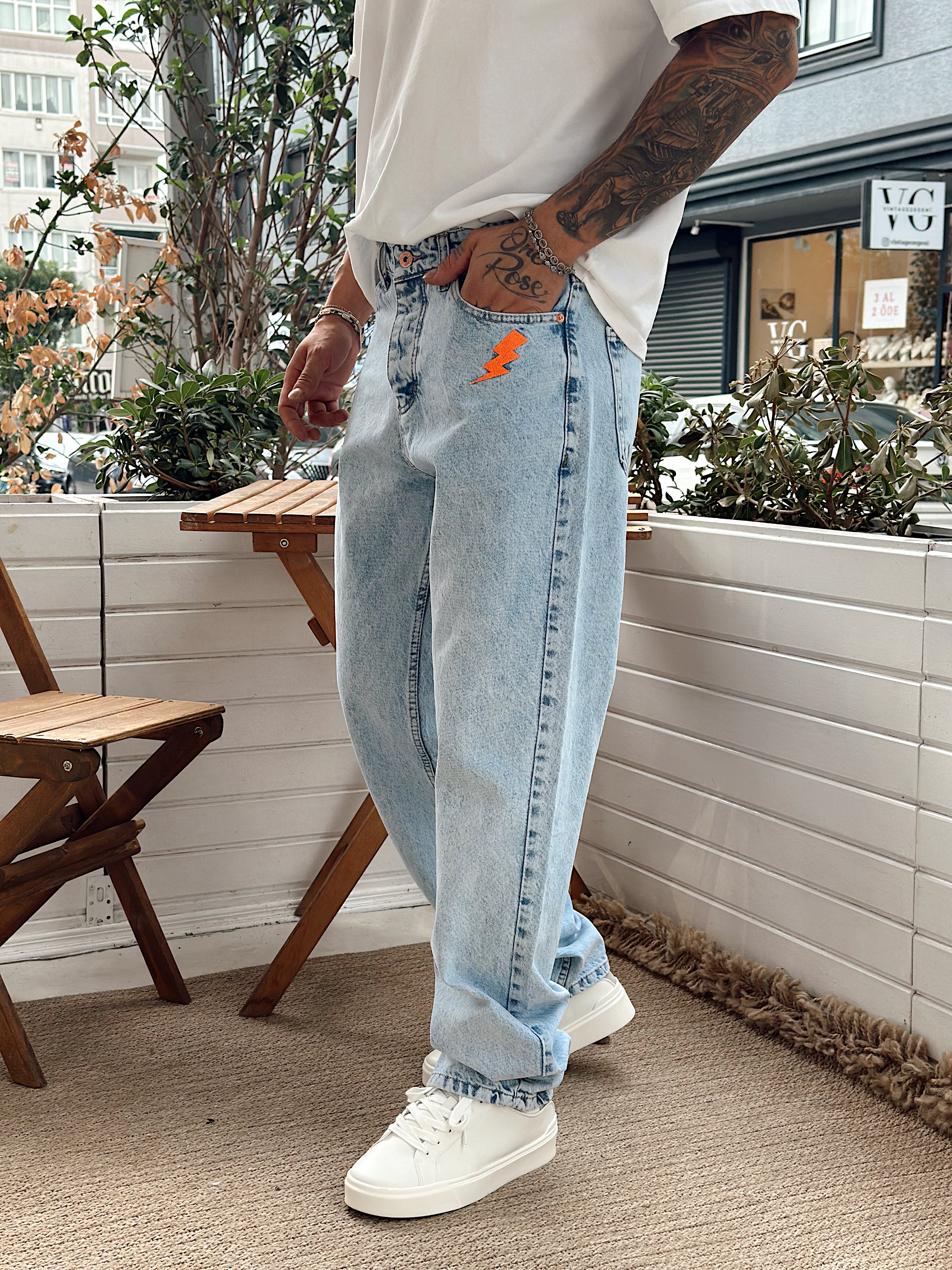 MP4097 - Şimşek Nakış Detaylı Regular Kot Pantolon buz